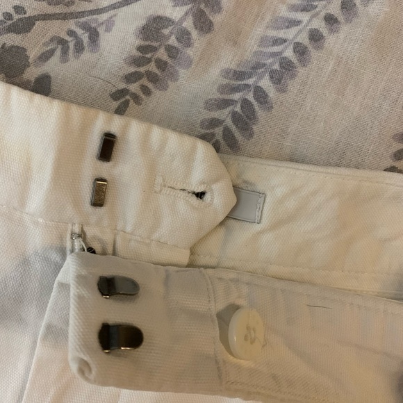 Two Size 4 Shorts, J Crew and Gap - Picture 10 of 12